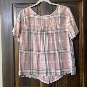 Women’s Caslon Flowy short sleeve plaid top size M